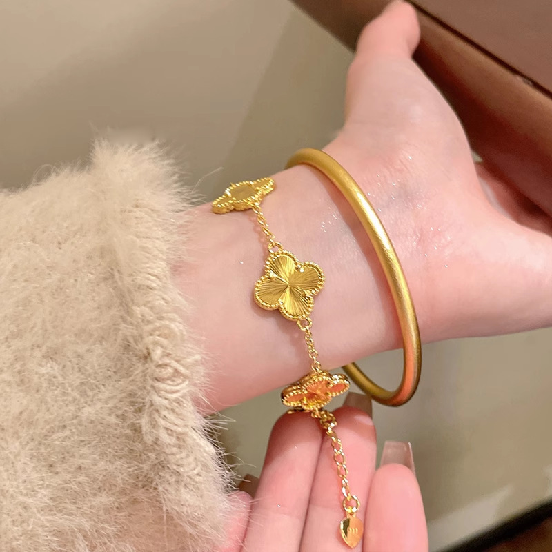 High-Looking Four-Leaf Clover Bracelet for Women, Light Luxury Niche Exquisite Hand Jewelry, Versatile and High-End Bracelet Accessories