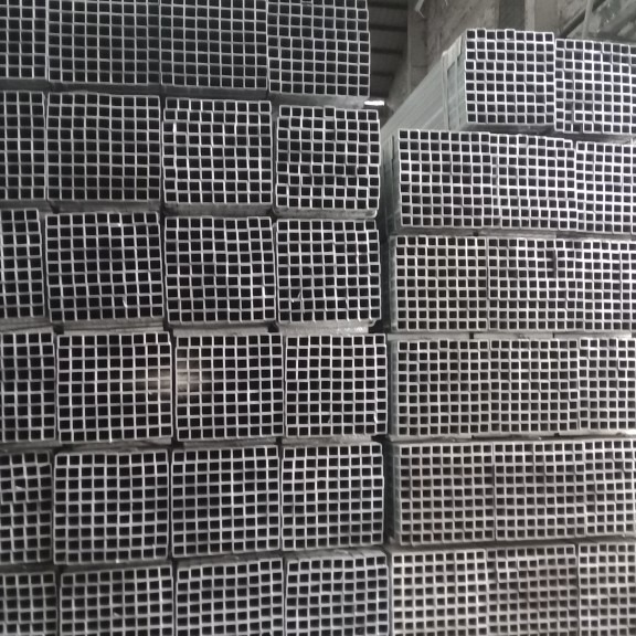 佛山镀锌护栏管 栅栏管锌钢管材万科碧桂园阳台护栏材料 标准冲孔