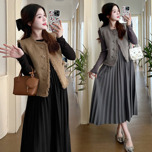 Real shot in stock maternity clothes autumn and winter fashion style 2023 new Chanel style vest + dress suit