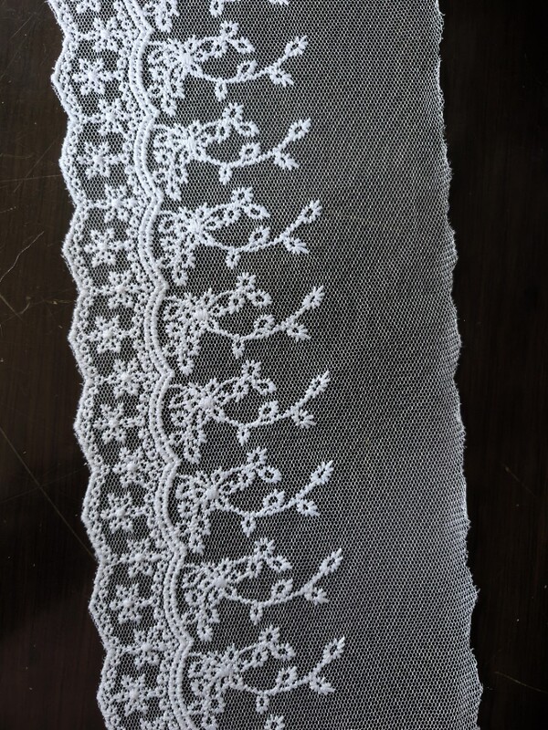 White, minimalist, and delicate small floral embroidery lace trim, suitable for clothing, skirt hems, doll clothes, and as a decorative lace accessory