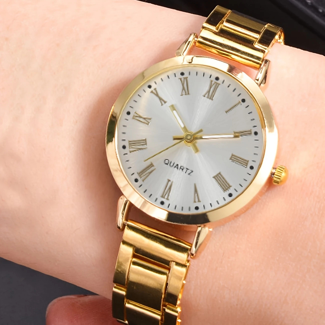 Nische leichte Luxus Damenmode Armbanduhr Schüler Party einfache Mode Damenuhr Quarz Uhr Temperament Stahlband Uhr für Mädchen
