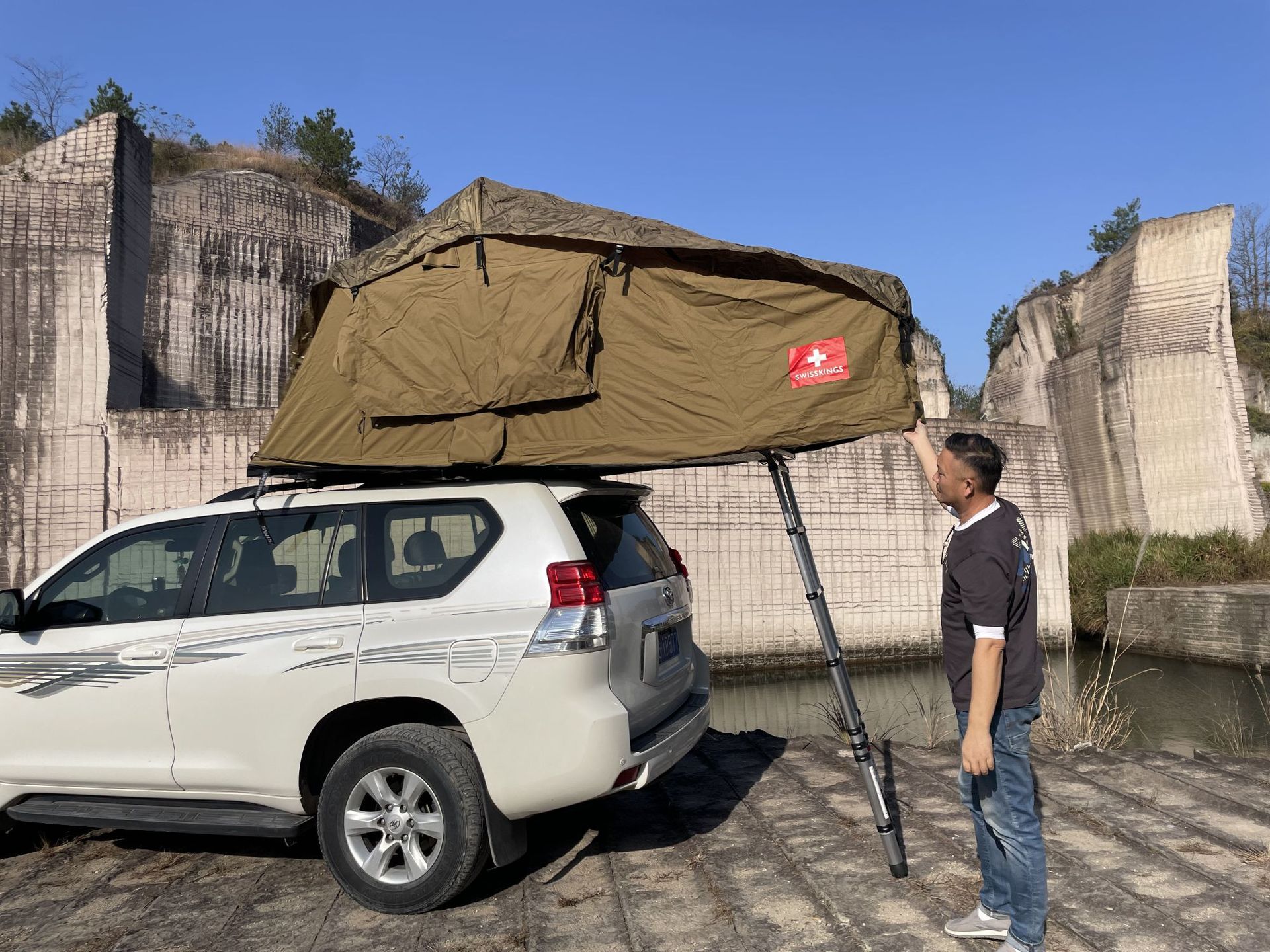 Leftover Foreign Trade Stock with Tags, Sold Out with No Restock, Outdoor Off-Road, Various Sizes, Long Car Roof Tent, Portable Car Tent