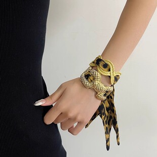 European and American Middle Ancient vintage Golden Leopard Scarf Open Bracelet Women's Light Luxury Niche High-end Delicate Bracelet