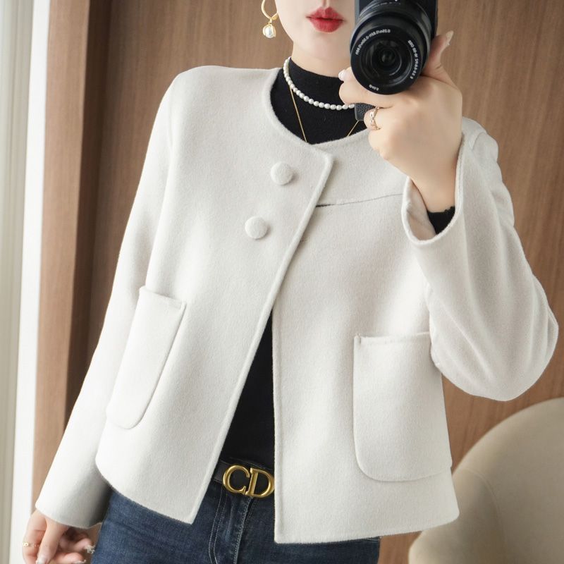 Autumn and Winter New Style Round Neck Small Fragrant Double-Sided Velvet Outwear Women's Short Versatile Woolen Outwear for Small People