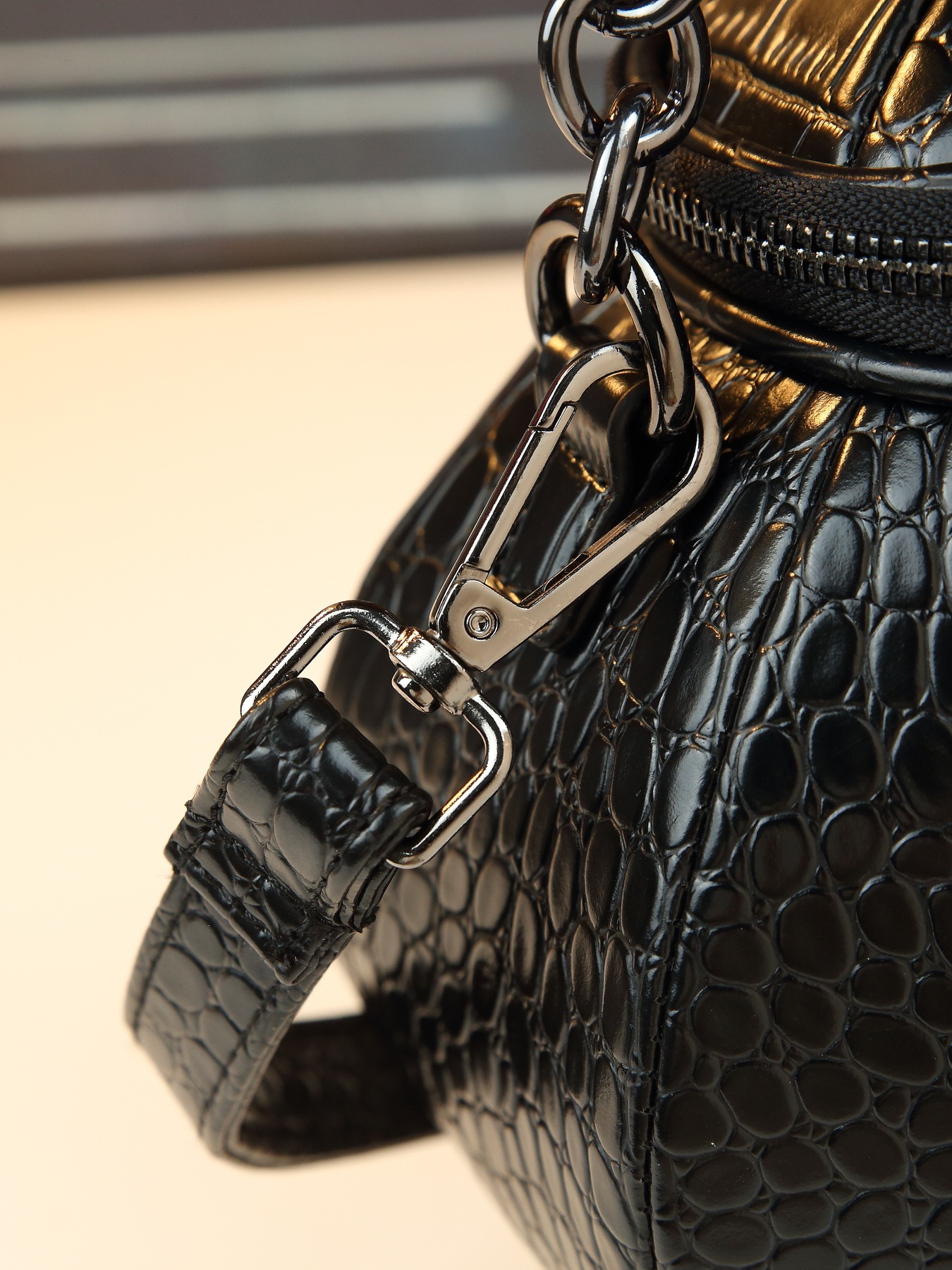 Quirky Crocodile Pattern Shoulder Bag Novelty Teapot Shaped Handbag_voghion.com