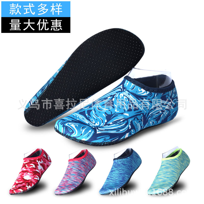 Factory direct sales of printed snorkeling socks, 2.5mm rubber men's and women's beach socks, Lycra anti-slip and anti-scratch.