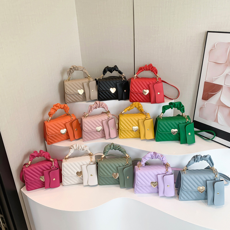 2026 New Vintage Color-Contrast Embossed Handbag, Fashionable and Stylish, Beautiful and Trendy, Simple Shoulder and Crossbody Bag
