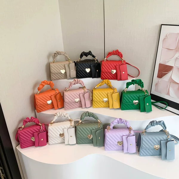 2026 New Vintage Color-Contrast Embossed Handbag, Fashionable and Stylish, Beautiful and Trendy, Simple Shoulder and Crossbody Bag