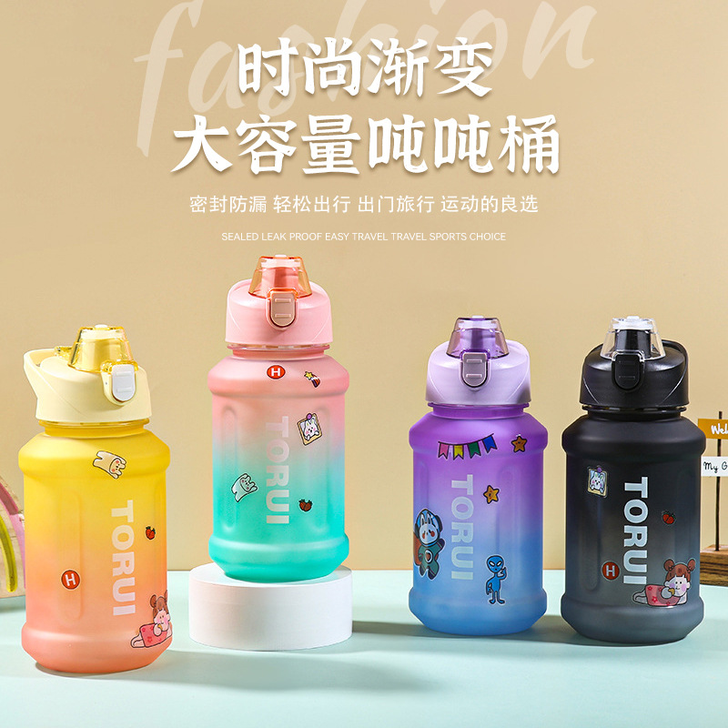 fashionable plastic handheld glass for water with glass for students