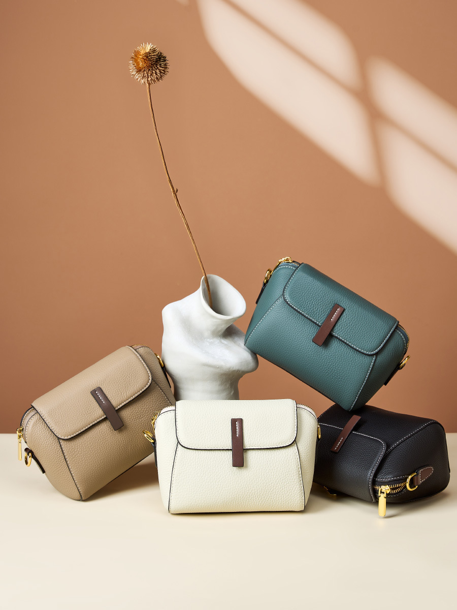 热销女包小包新款真皮单肩包百搭白色春夏设计感小众包包斜挎包女