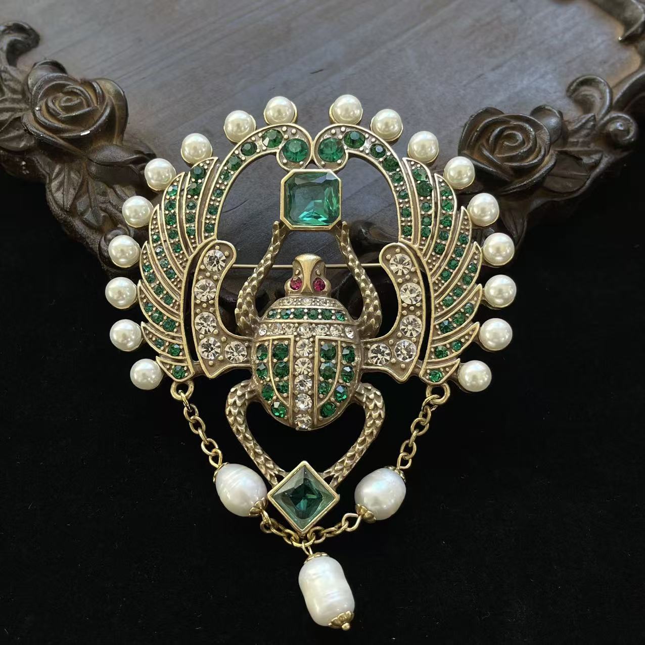 Vintage Natural Cultured Pearl Pendant Jade Beetle Brooch Era Design Brooch Accessory