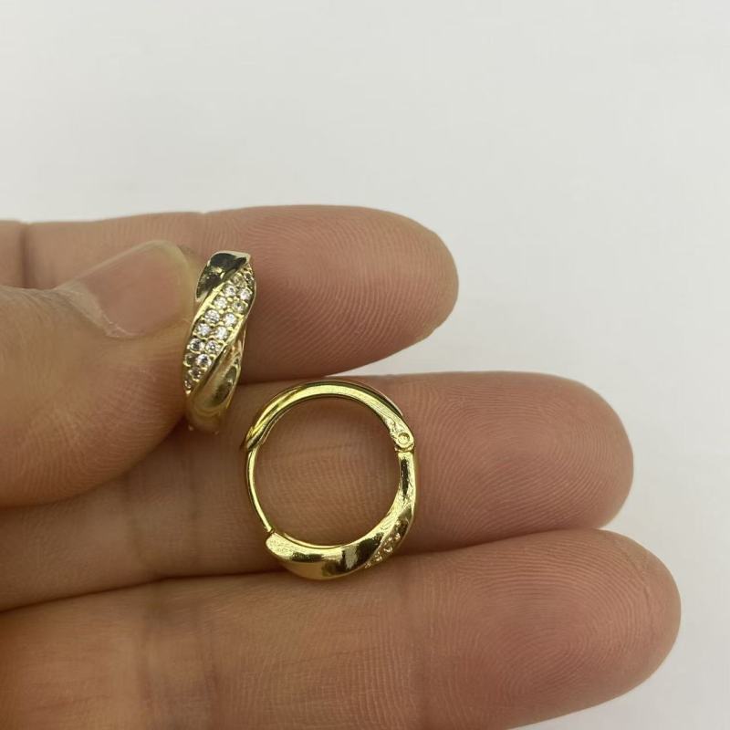 Xuping nicho de moda diseño retro aleación de cobre galvanizado 18k color artificial gemas temperamento pendientes de orejas