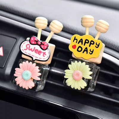 汽车香氛香薰女车上空调出风口夹可爱淡香车内装饰车载香水瓶