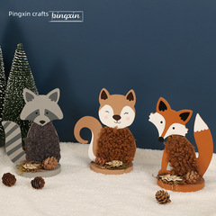 跨境新品豐收節擺件家居裝飾用品浣熊狐狸迷你動物毛絨木質擺件
