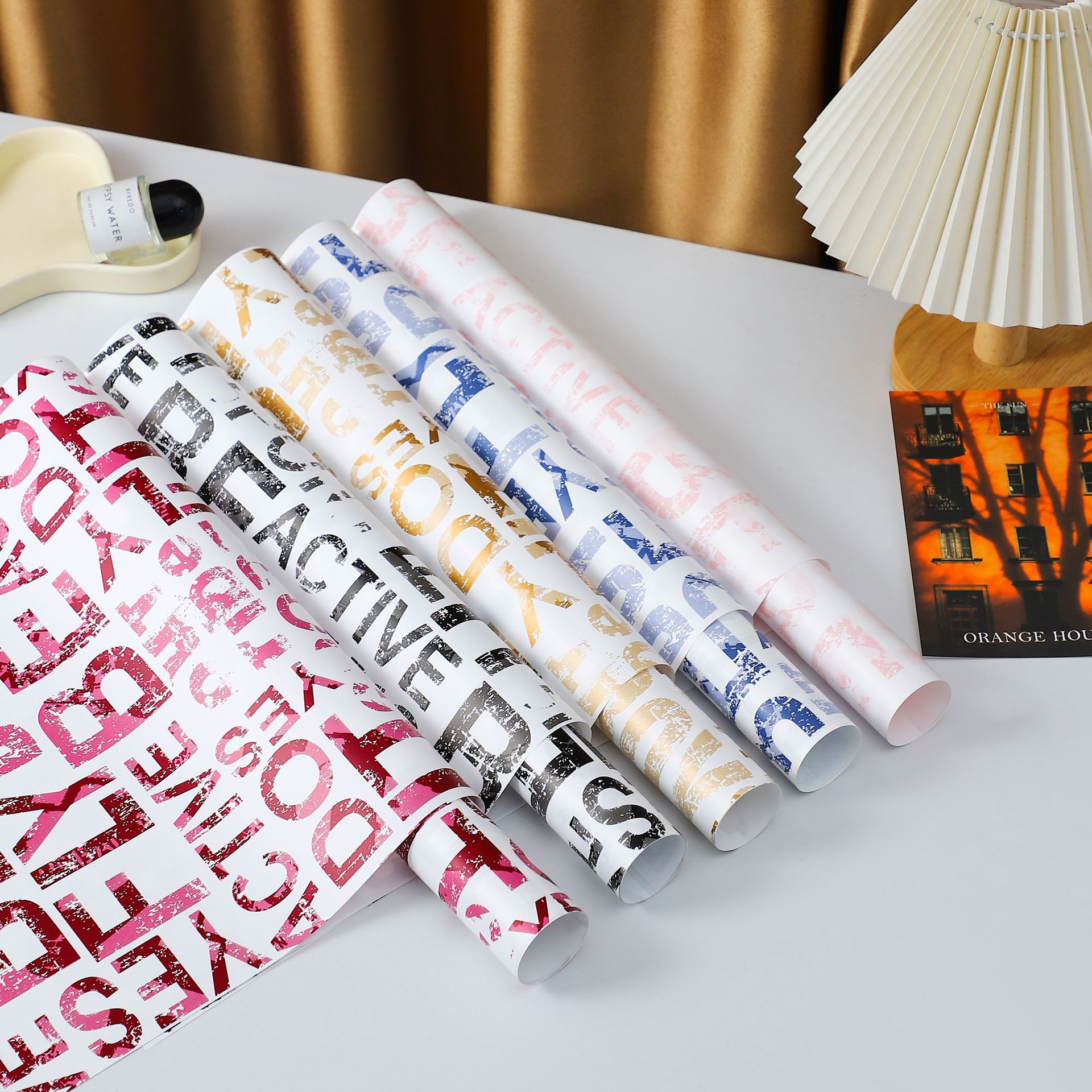 Papel de regalo de Navidad Eve Apple papel de embalaje impermeable Ouya Papel de regalo de flores de inglés vintage