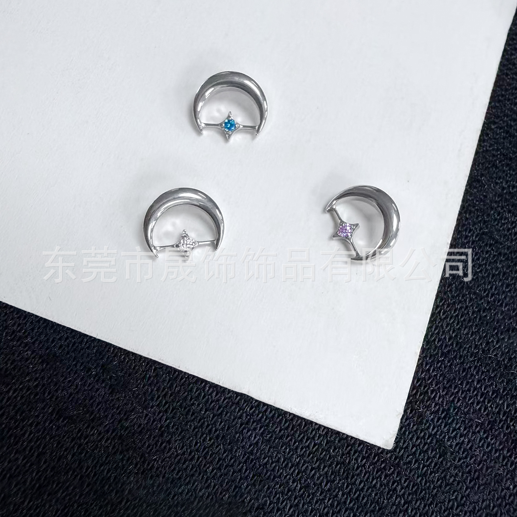 F136 Titanium Alloy Ear Stud Moon Studded 5A四角 Cubic Zirconia Helix Cartilage Stud G23 Titanium Internal Thread 人体 Piercing Jewelry