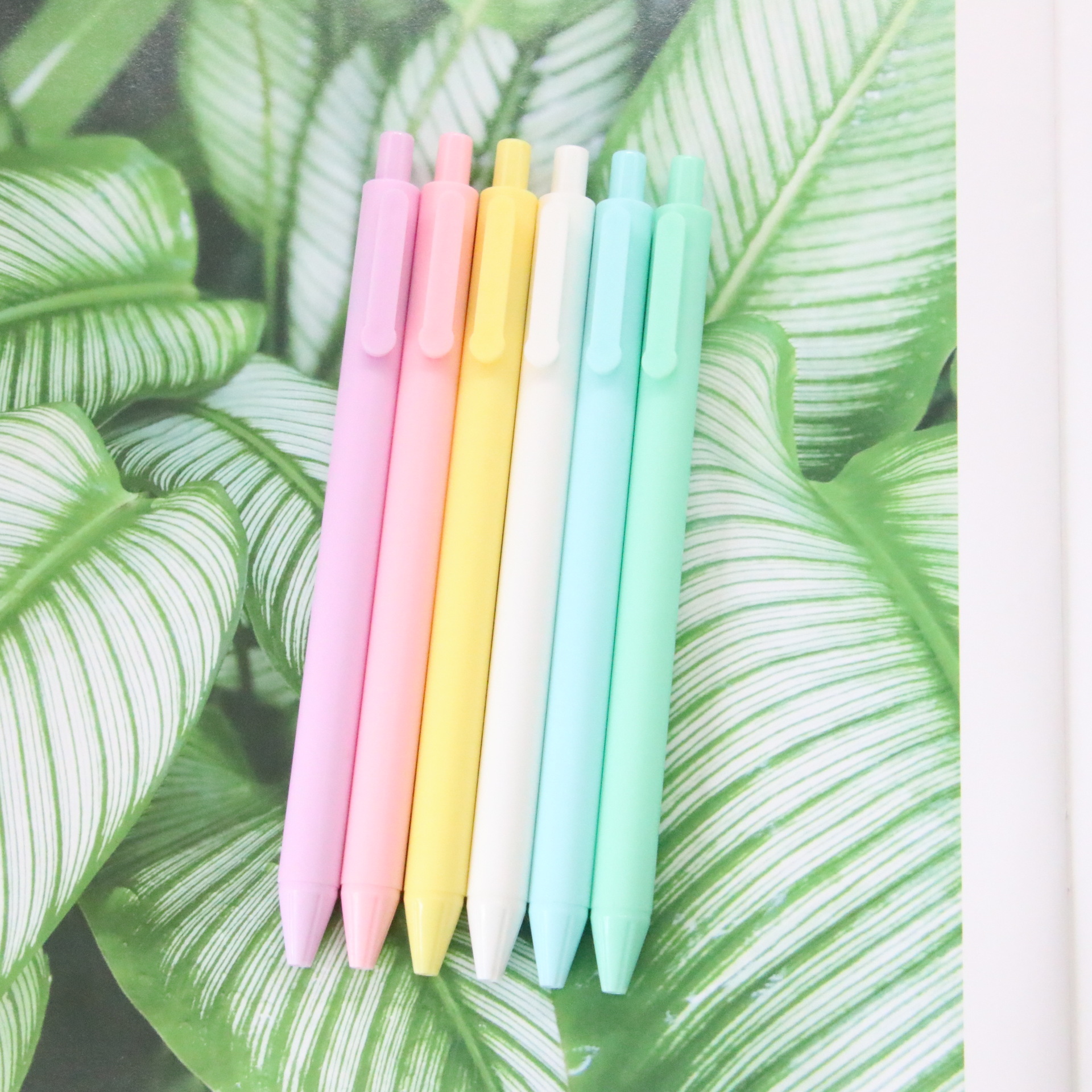 Bolígrafo de color Macron bolígrafo lindo bolígrafo medio pluma de aceite en stock pluma de prensa pluma de oficina