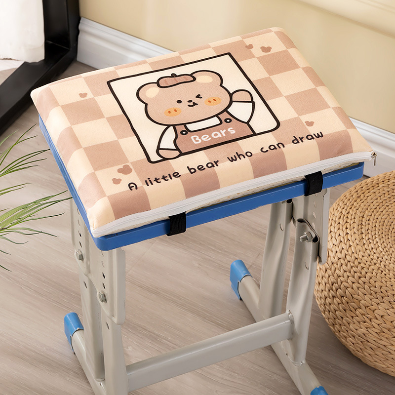 小学生の座布団教室専用の椅子マットは長く座っています。|undefined