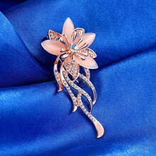 U 39658 Zircon pearl flower alloy brooch �������黨��Ͻ���