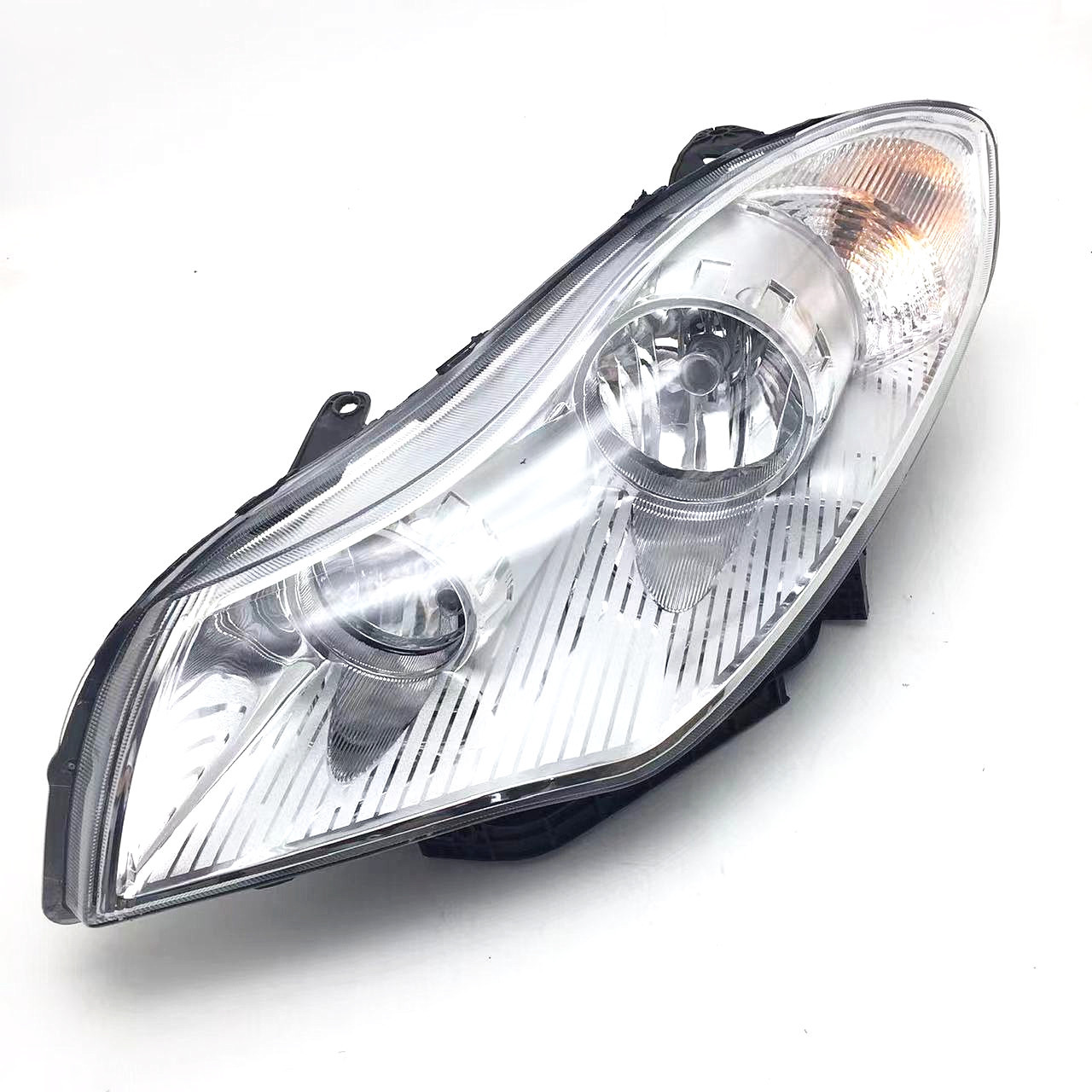 Applicable to Chery Fengyun 2 sedan/hatchback electric headlight Fengyun 2 old headlight Fengyun 2 headlight assembly