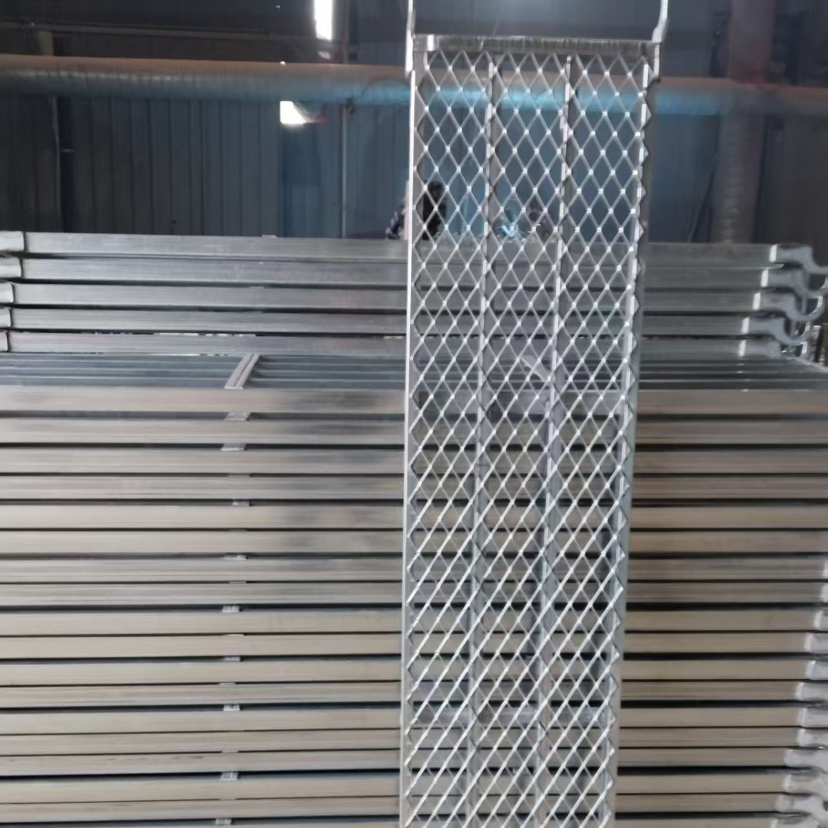 脚手架镀锌方管边沟加厚勾踏板