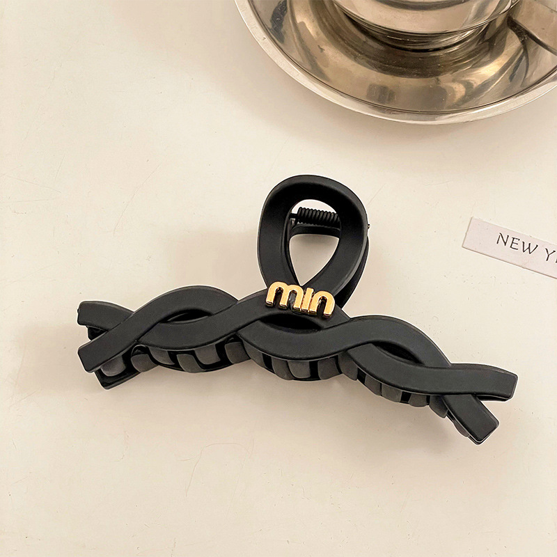 Pinza de pelo esmerilado negro horquilla femenina celebridad de Internet 2023 nueva Cabeza trasera clip de tiburón pelo Chuck clip de pelo tocado