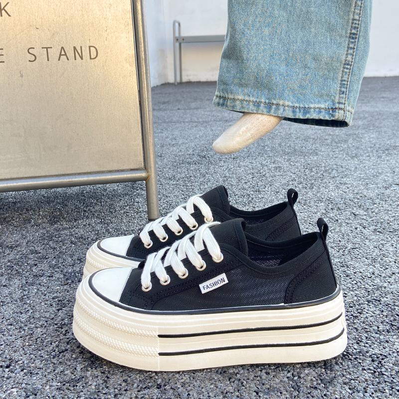 Nuevos zapatos de tablero transpirables para mujeres con suelas gruesas y zapatos de lona de aumento de altura zapatos deportivos y casuales