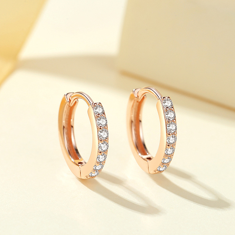 Pendientes de diamantes simples de plata de ley S925, diseño de nicho de alta gama, hermosos pendientes, colección de botones de oreja de estilo nuevo de verano