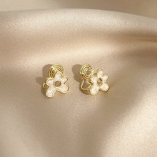 韓國簡約可愛少女滴油白色花朵925銀針2023新款春耳釘無耳洞耳夾
