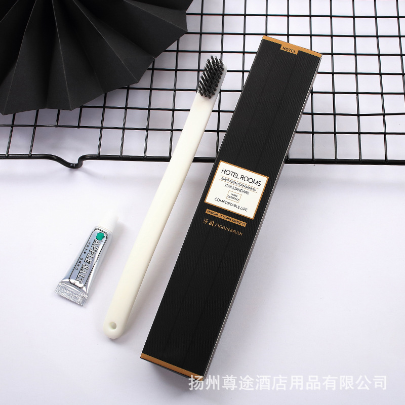 ホテルの洗面用品の卸売り民宿スリッパホテルの柔らかい毛の歯ブラシの使い捨ての歯具のシャンプーの入浴セット