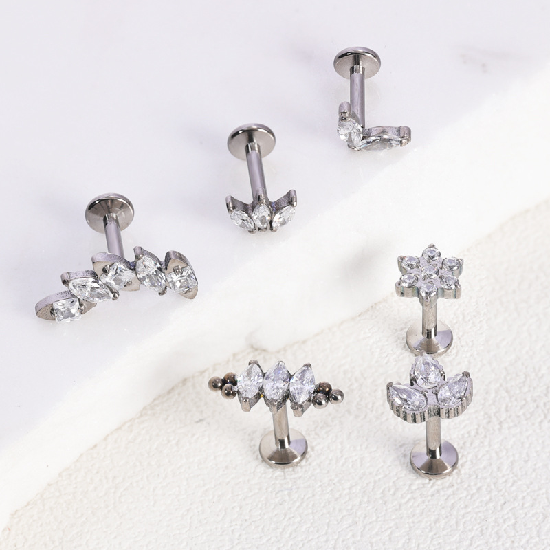 16G labret stud size and finish detail