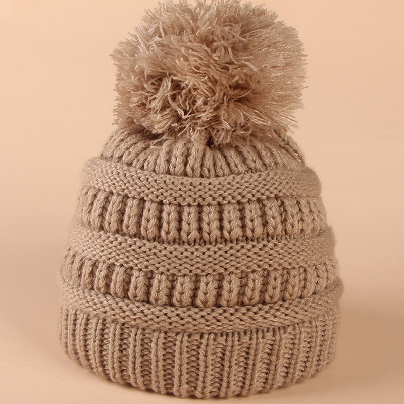 Big Ball Children's Knitted Woolen Hat Autumn Winter Woolen Warm Hat display picture 3