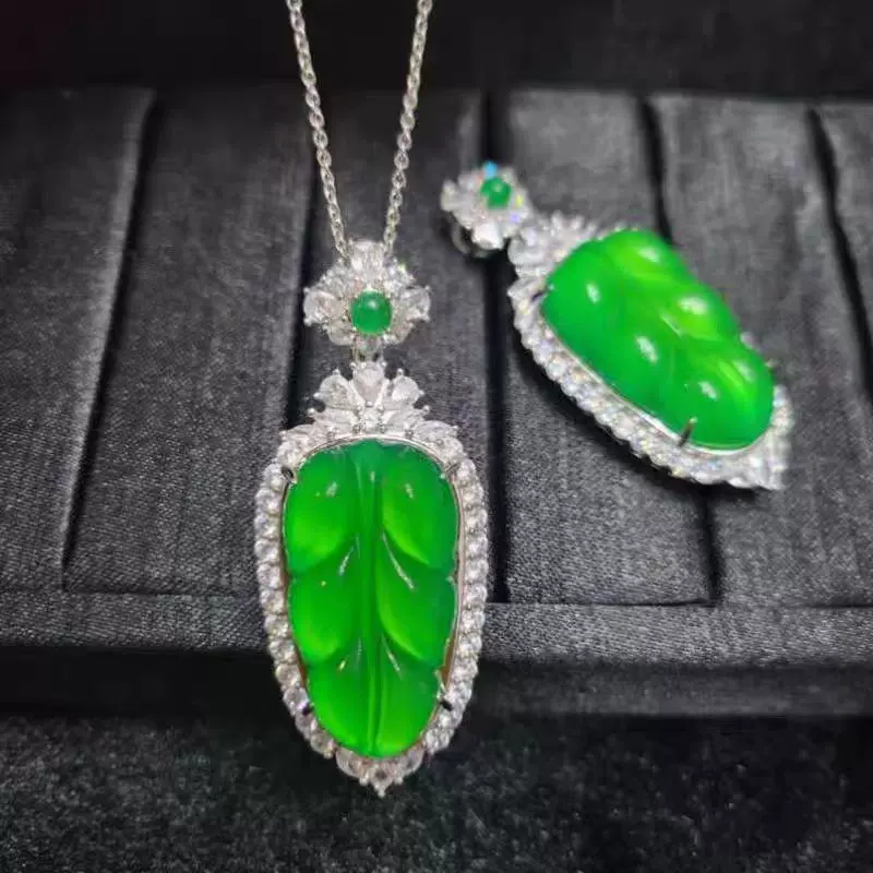 新中式天然冰透玉髓叶子吊坠镶嵌电镀白金翡翠色玉石金枝玉叶项链