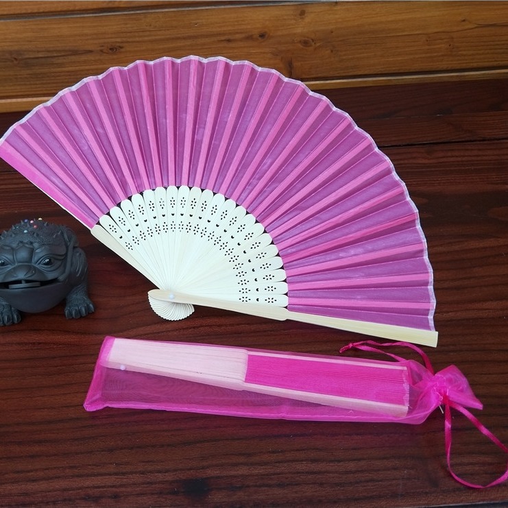 Ventilador de seda de estilo chino transfronterizo pequeño ventilador de seda con bolsa de hilo color completo con bolsa de hilo en stock con ventilador de alambre