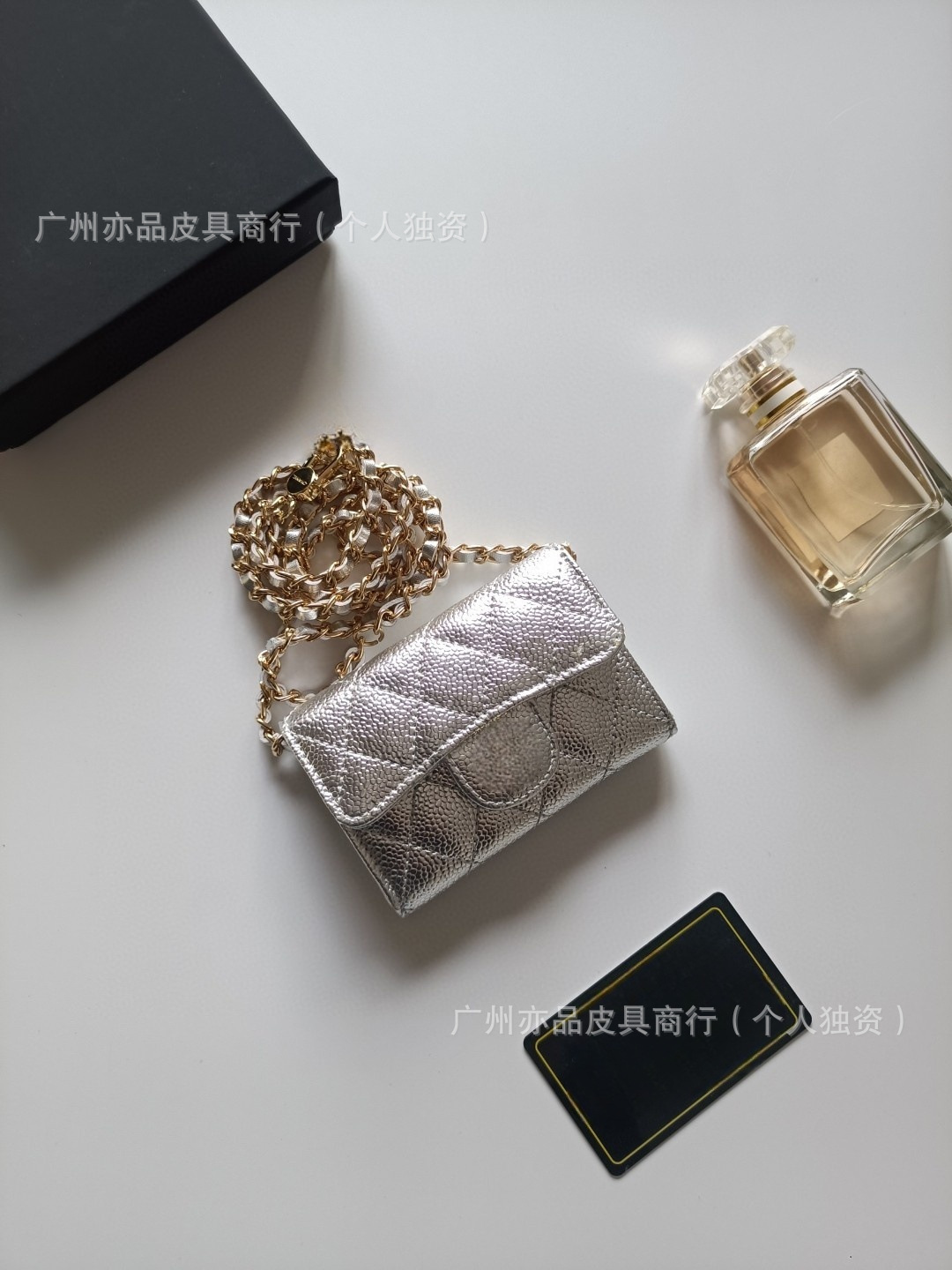 鱼子酱银色 / 11.3*7.5*2.1