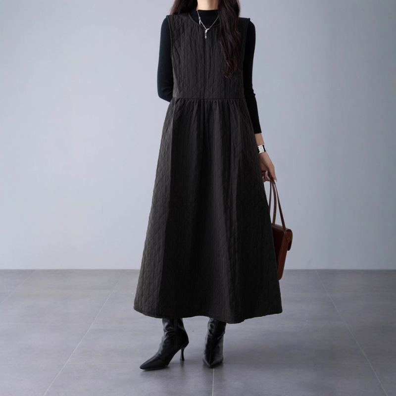 2025 Japanese Style New Sleeveless Black and White Padded Long Dress in Stock Real Photos