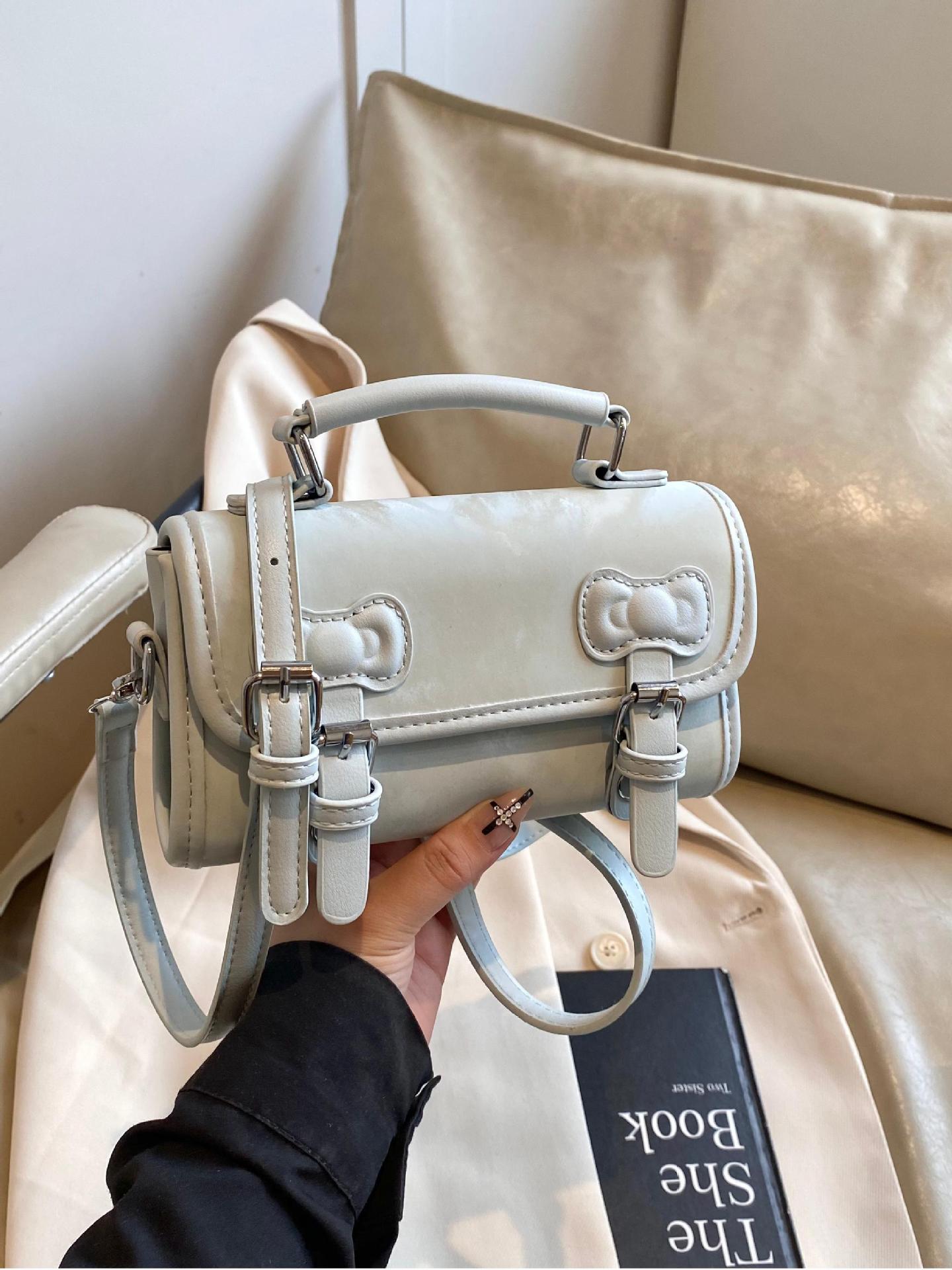 Summer Super Fire Hand lleva un pequeño bolso cuadrado femenino 2025 nuevo bolso de hombro con lazo de moda bolso de mensajero de estilo universitario de todo fósforo