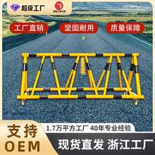 ����ֱ�������ƶ�·�ϻ���ѧУ�ſڵ������뻤��������·��ײ����