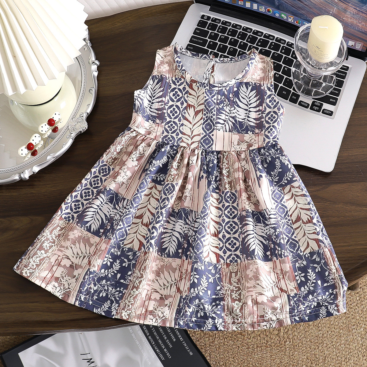 Small princess costume, 32