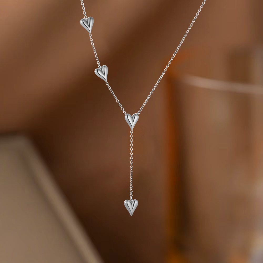 [collar de acero de titanio dorado + acero] collar de amor de nicho con cadena de clavícula avanzada en la moda de lujo ligero femenino