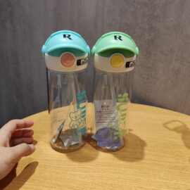 儿童吸管水杯女孩可爱水瓶女生带吸管杯子小学生上学喝水壶批发