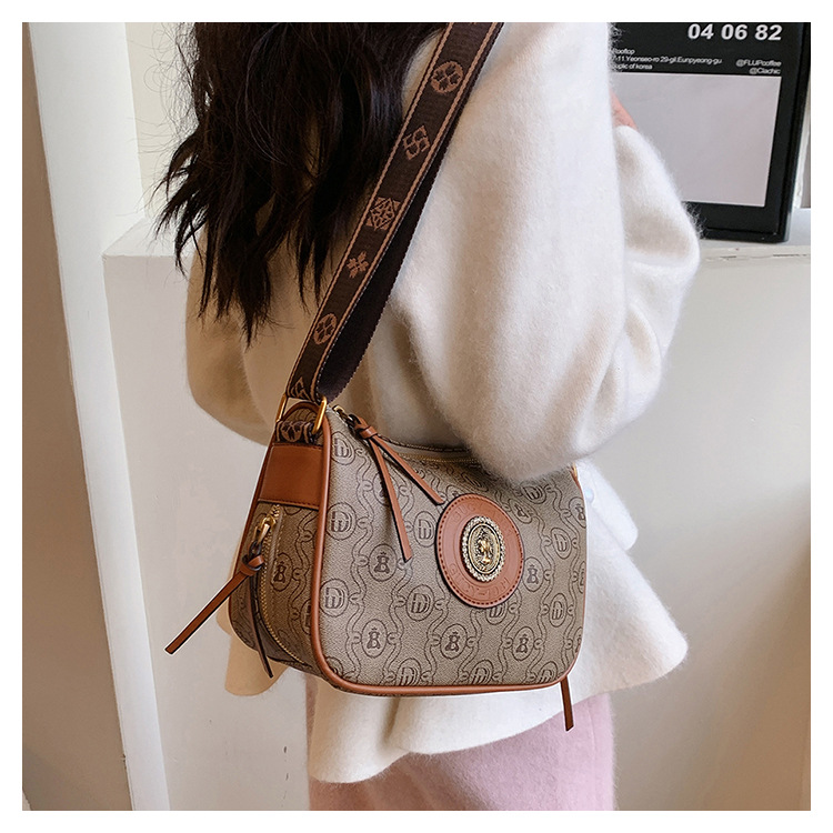 Women's Shoulder Bag With Antique Print And Wide Strap Small_voghion.com