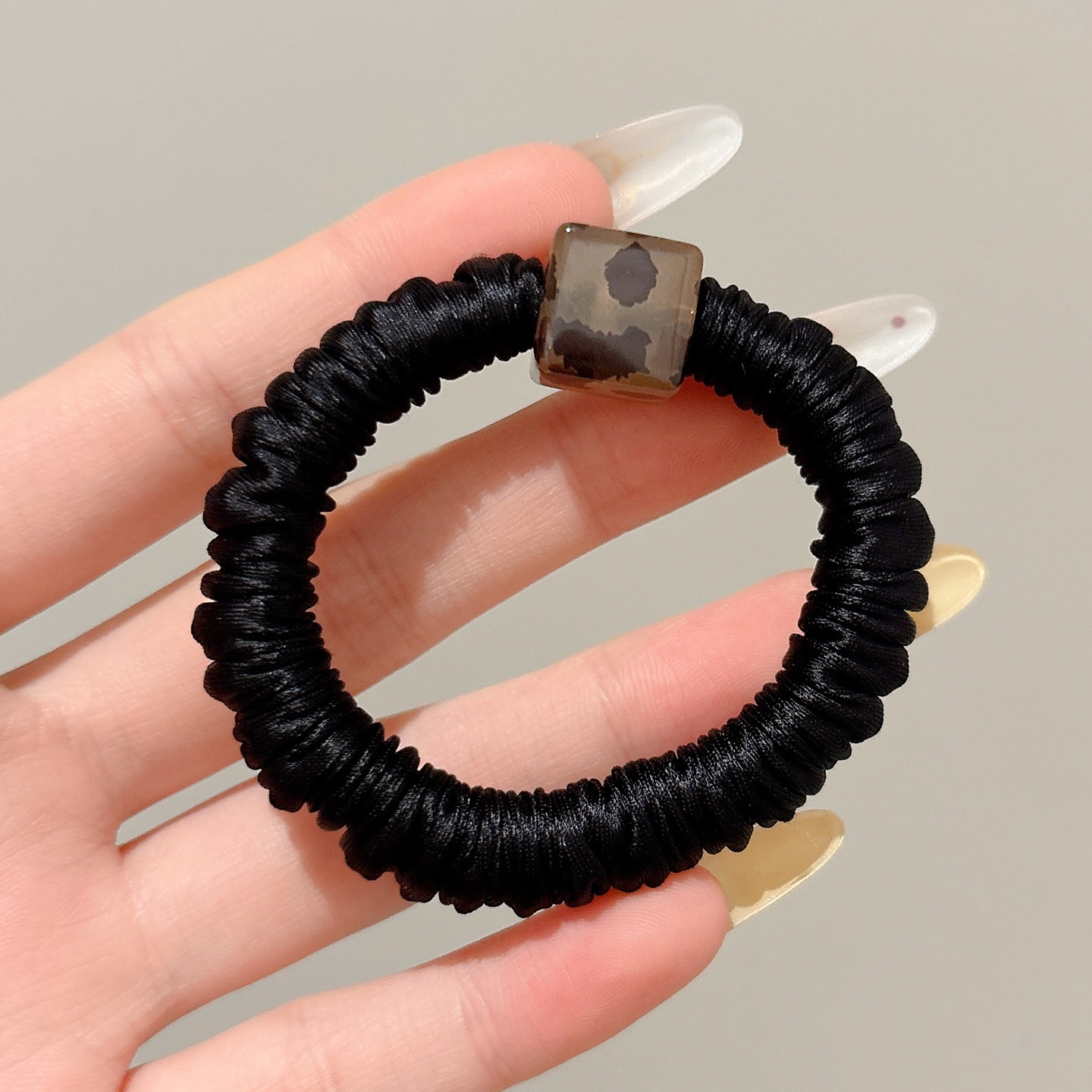 Coletero elástico sencillo de nuevo estilo 2026, banda para el pelo pequeña sin costuras para mujer, suave para el cabello, sujetador de cola de caballo.