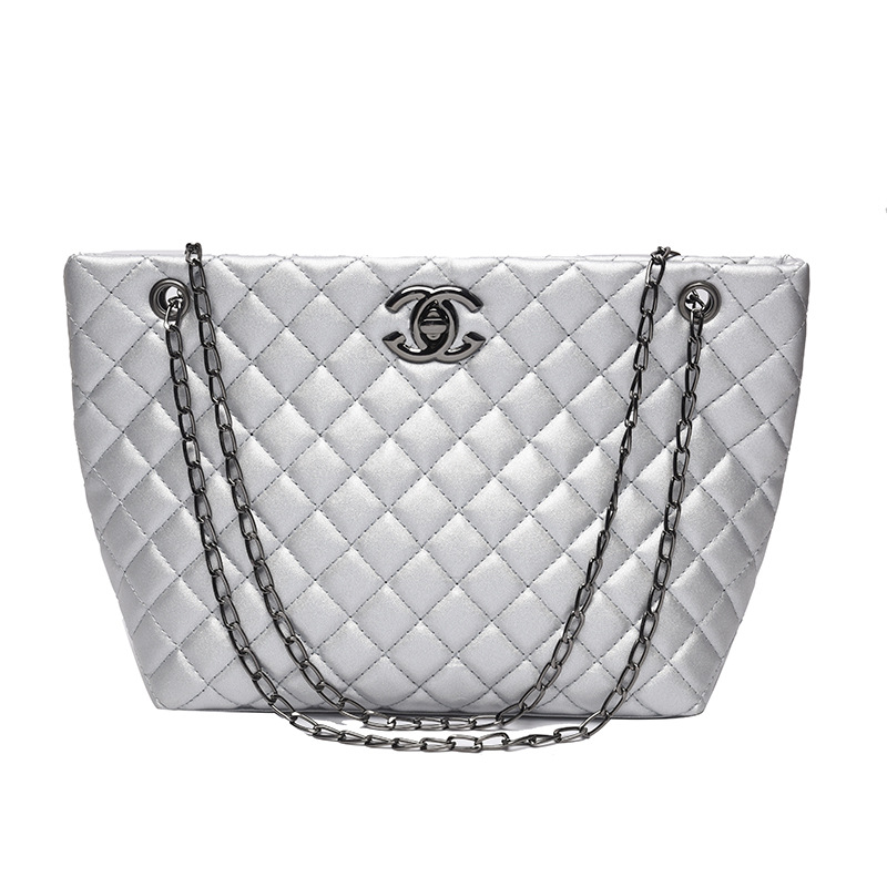 Bolso tote estilo Chanel 2025 para mujer, bolso bandolera acolchado con cadena, venta al por mayor para comercio exterior.
