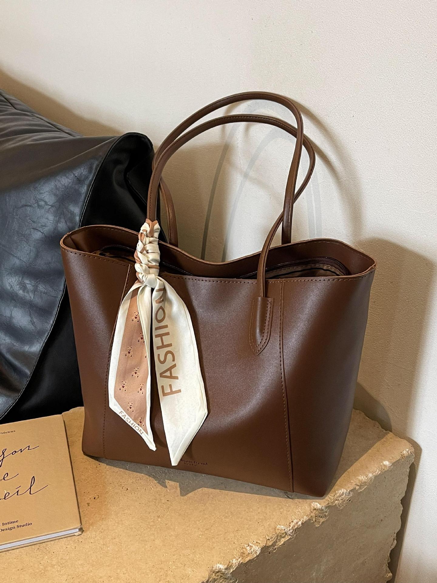 Bolsa de viaje transfronteriza de gran capacidad para mujeres 2025 nueva moda universal simple bolso de hombro axilar