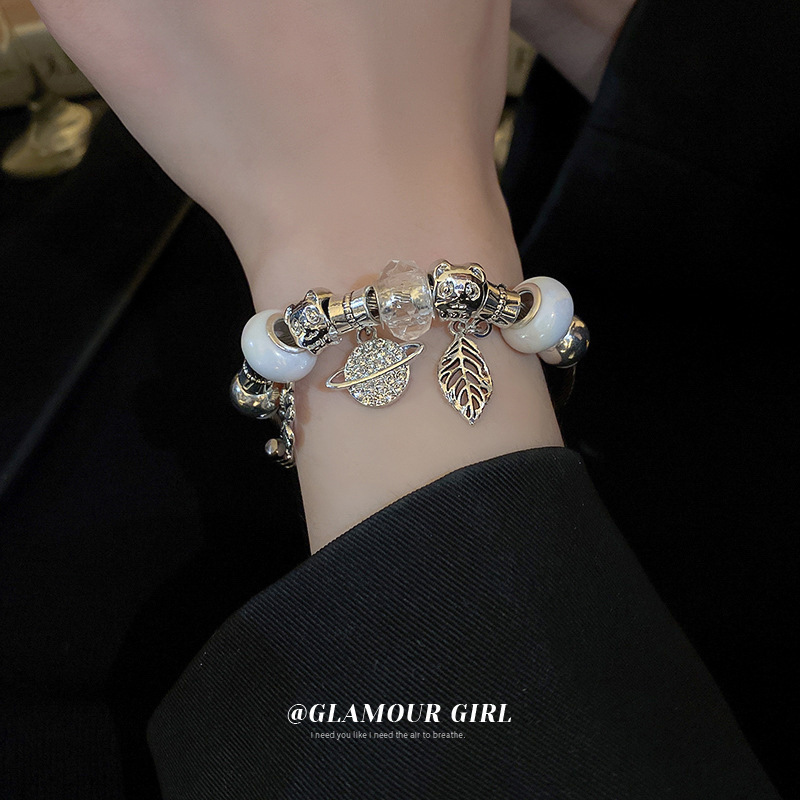 Nicho de la moda versátil pulsera de alto grado de lujo luz diseño personalizado pulsera de Saturno abierto de diamantes incrustado transfronterizo