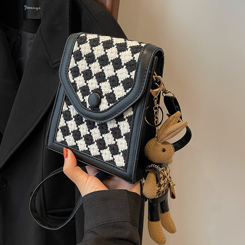 This year's popular bag for women 2023 new fashion Messenger phone bag for women ins French style niche shoulder bag for women