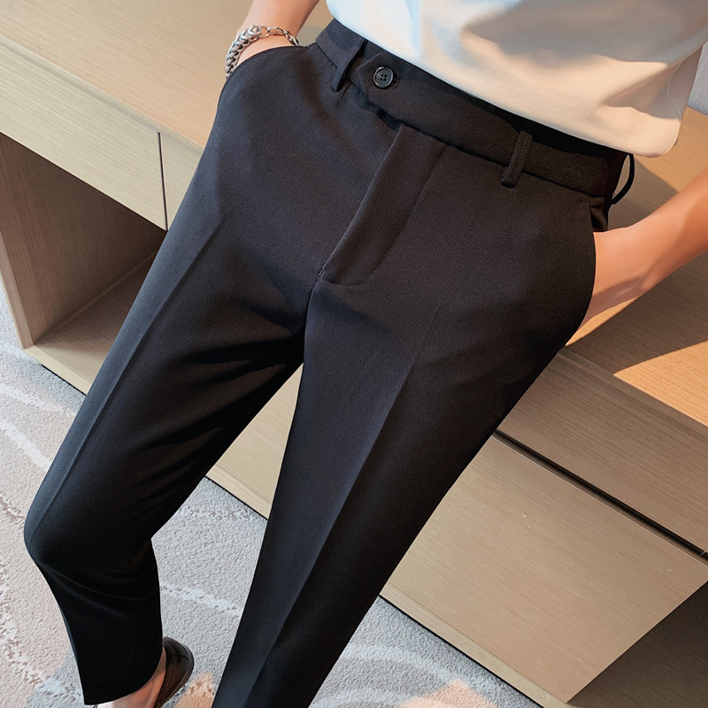 Venta al por mayor estilo coreano slim fit traje pantalones de verano fino grano recortado pantalones color sólido elegante traje casual de los hombres pantalones flacos