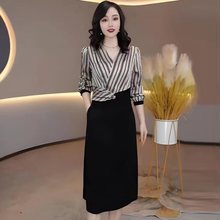 高端时尚条纹假两件连衣裙气质收腰显瘦中长款裙子2024春秋冬新款