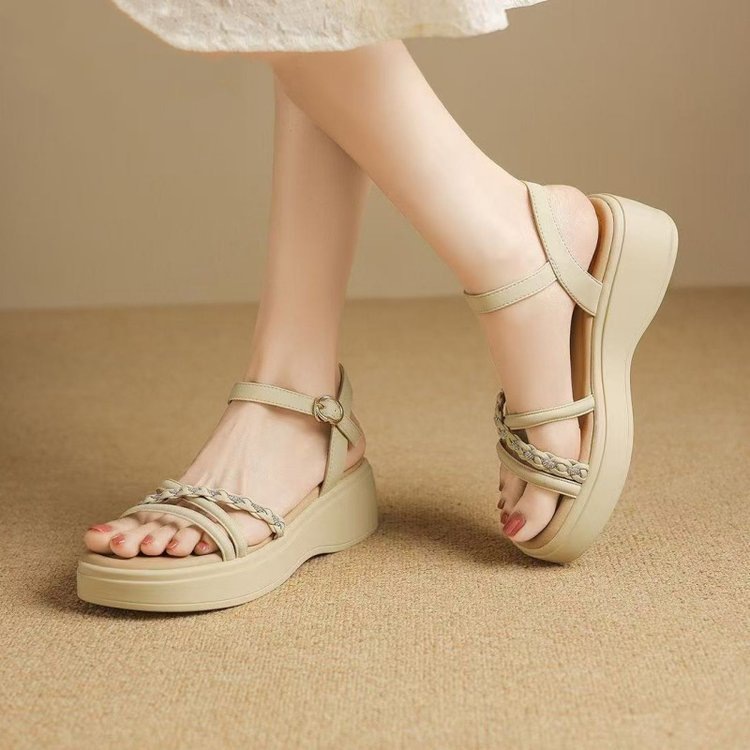 Sandalias francesas romanas para mujeres 2026 nuevo verano con una palabra de hadas estilo de moda versátil falda sandalias para niños